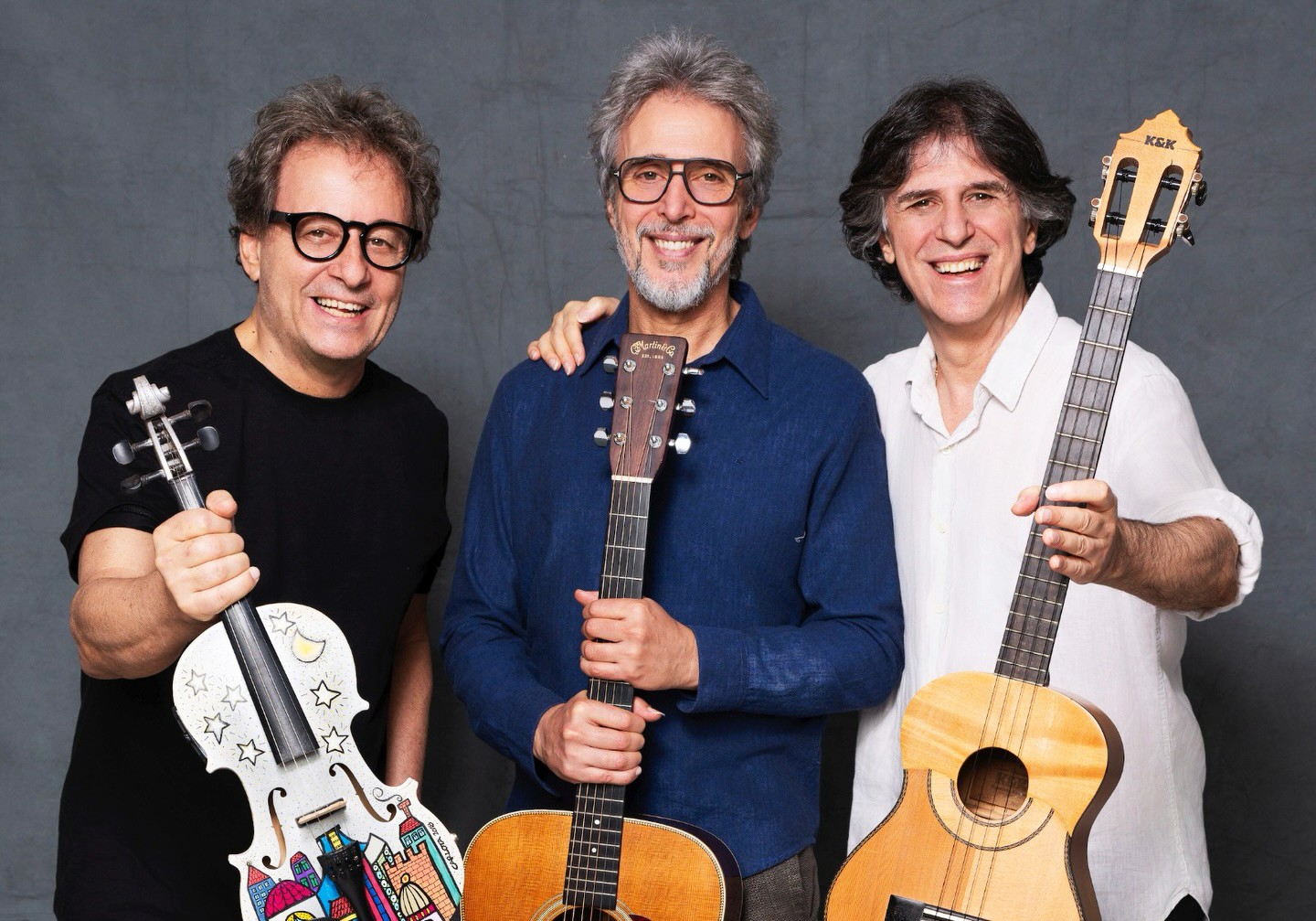 Como trio, irmãos Kledir, Kleiton e Vitor Ramil reverberam Beatles Como trio, irmãos Kledir, Kleiton e Vitor Ramil reverberam Beatles na gravação ao vivo de show acústico em março