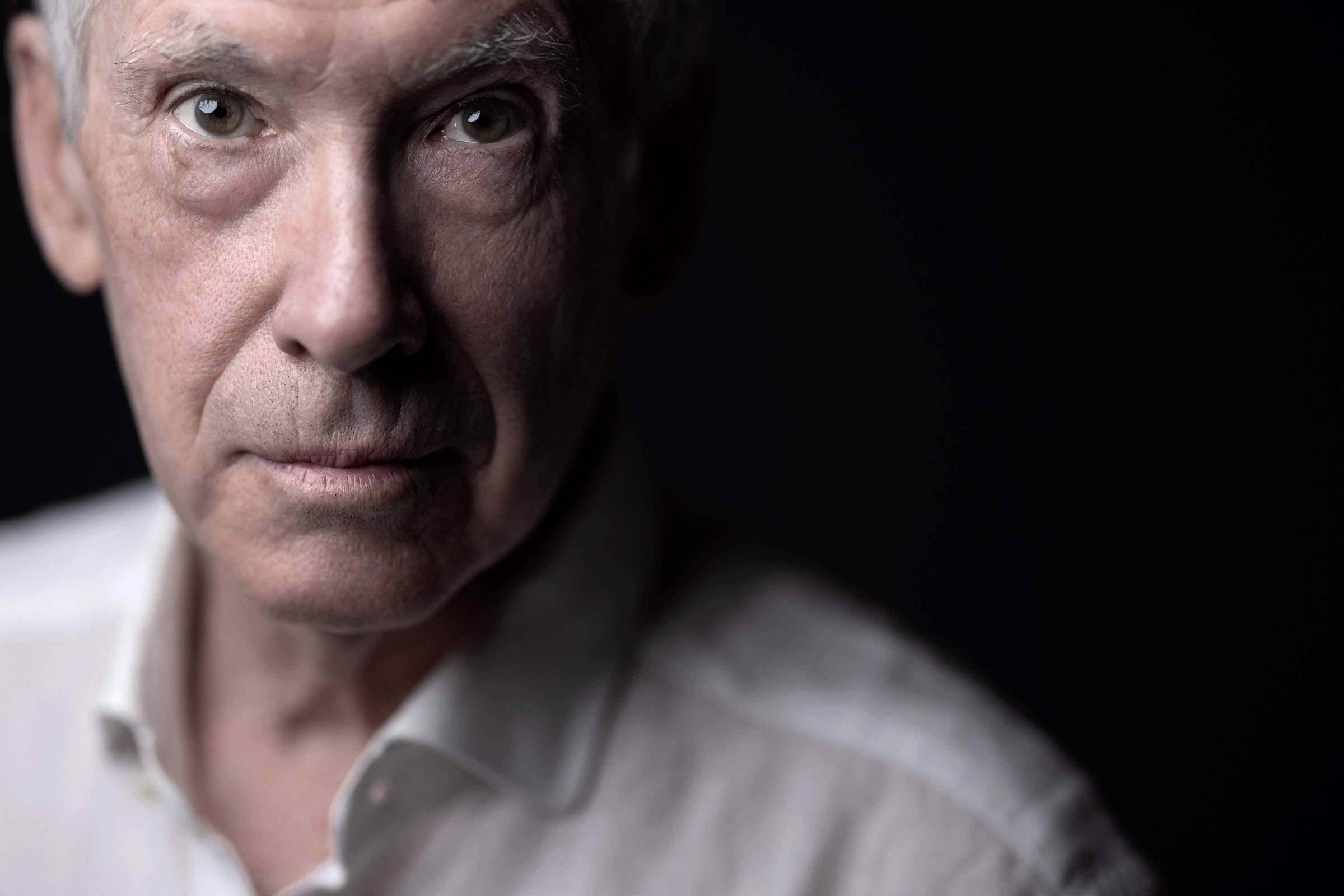 Contra seu tempo, Ian McEwan confronta mal-estar do presente em livro