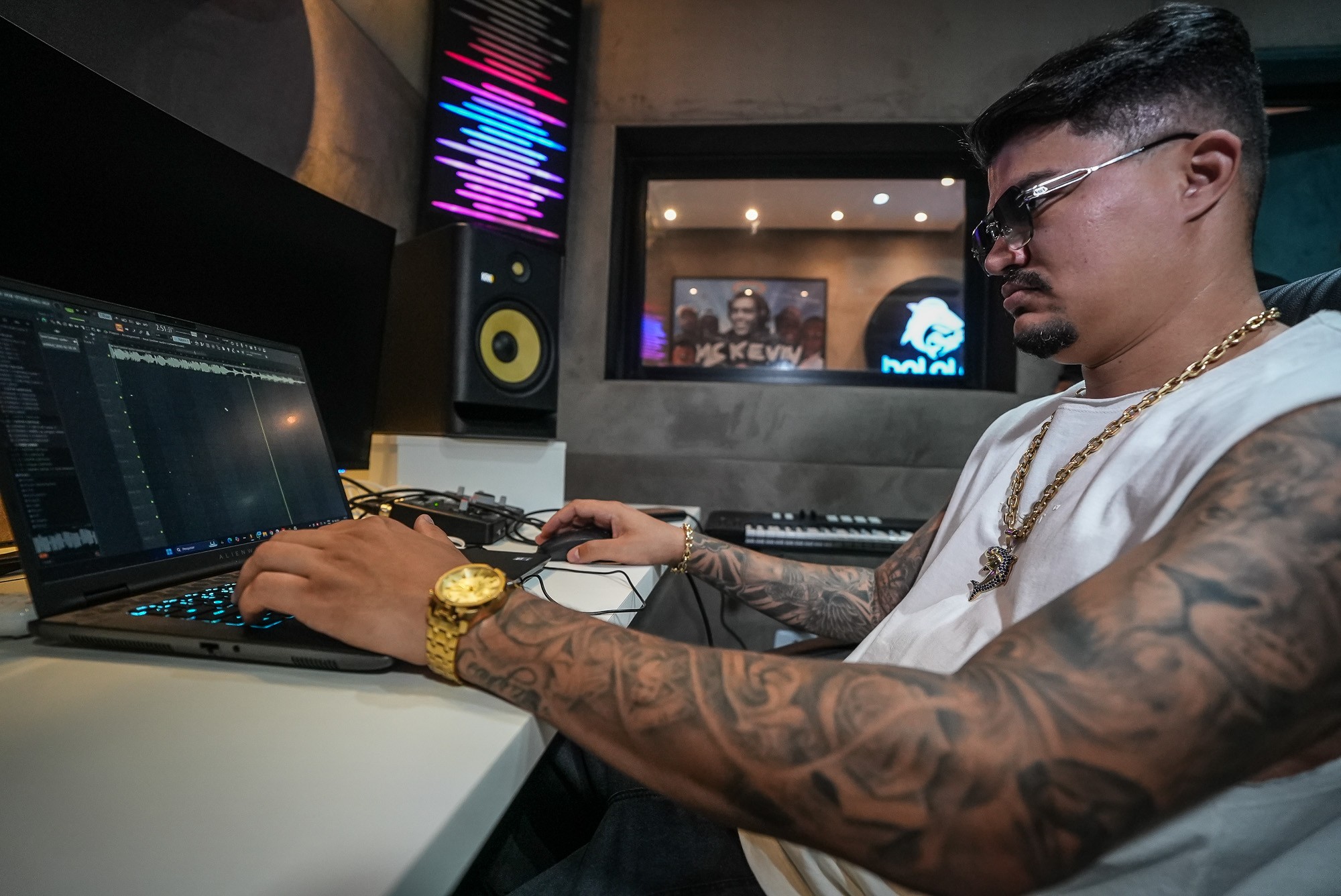De ajudante de pedreiro a líder do Spotify: DJ Japa NK domina ranking e embala o funk do pré-carnaval