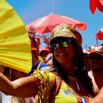 De samba a Beatles, 46 blocos agitam o Carnaval no Rio nesta segunda