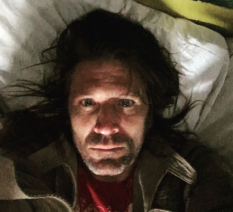 Evan Dando é internado após enviar vídeos íntimos a fã Evan Dando é internado após enviar vídeos íntimos a fã e esposa se pronuncia: 'Não defendo'
