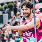 Gustavo Mioto leva sofrência com novos arranjos para o carnaval: 'A gente sofre em axé, pulando e dançando'