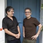 Irmãos Chico e Mario Adnet solidificam a parceria em 'Falso antigo', álbum que chegará em março com as vozes de Roberta Sá, Mosquito e Pedro Miranda