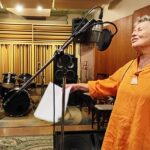 Lucina apronta álbum com canções que versam sobre 'bicho, pedra, gente'