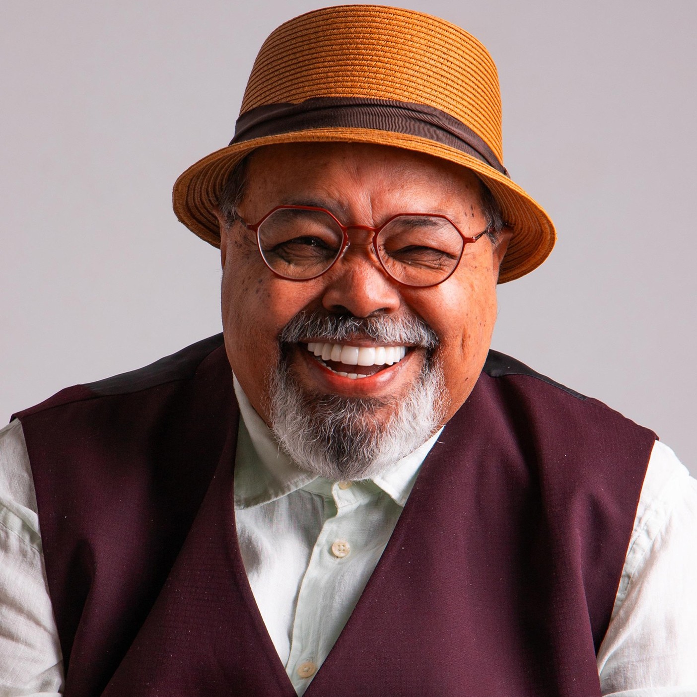 Na roda desde 1976, Jorge Aragão ganha terceiro tributo fonográfico Na roda desde 1976, Jorge Aragão ganha terceiro tributo fonográfico em um ano com álbum ao vivo de Renan Oliveira