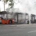 Ônibus pega fogo e interdita a avenida Rebouças na zona oeste de São Paulo