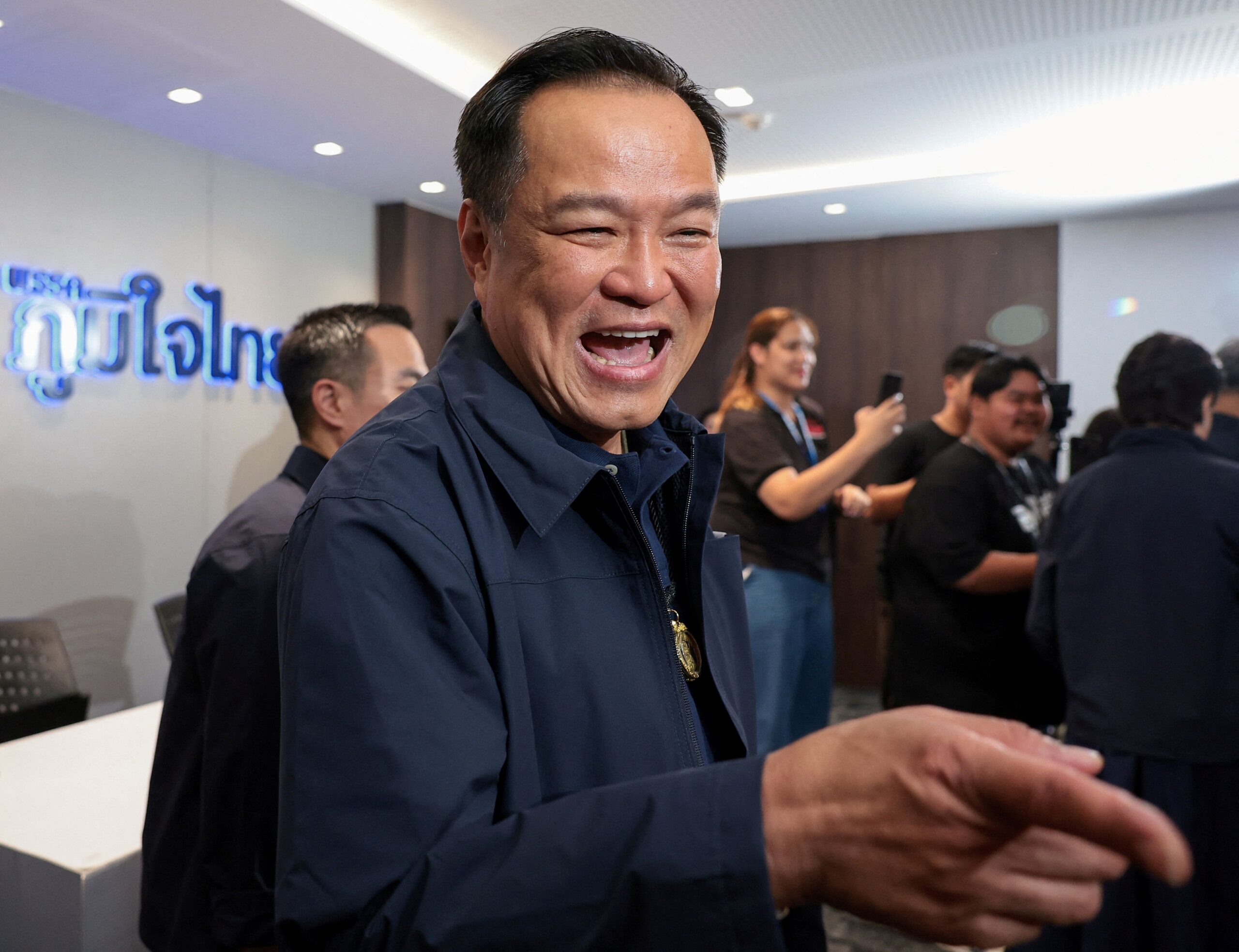 Primeiro-ministro da Tailândia consolida poder com vitória clara nas eleições