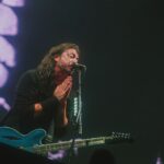 Roqueiros de volta: Foo Fighters retrocede com música imatura e U2 mostra fôlego com EP político