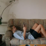 cresce tendência de jovens se autodiagnosticarem com ajuda da IA