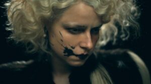 'A Noiva!' reimagina clássico de 'Frankenstein' de forma ousada e intensa; g1 já viu