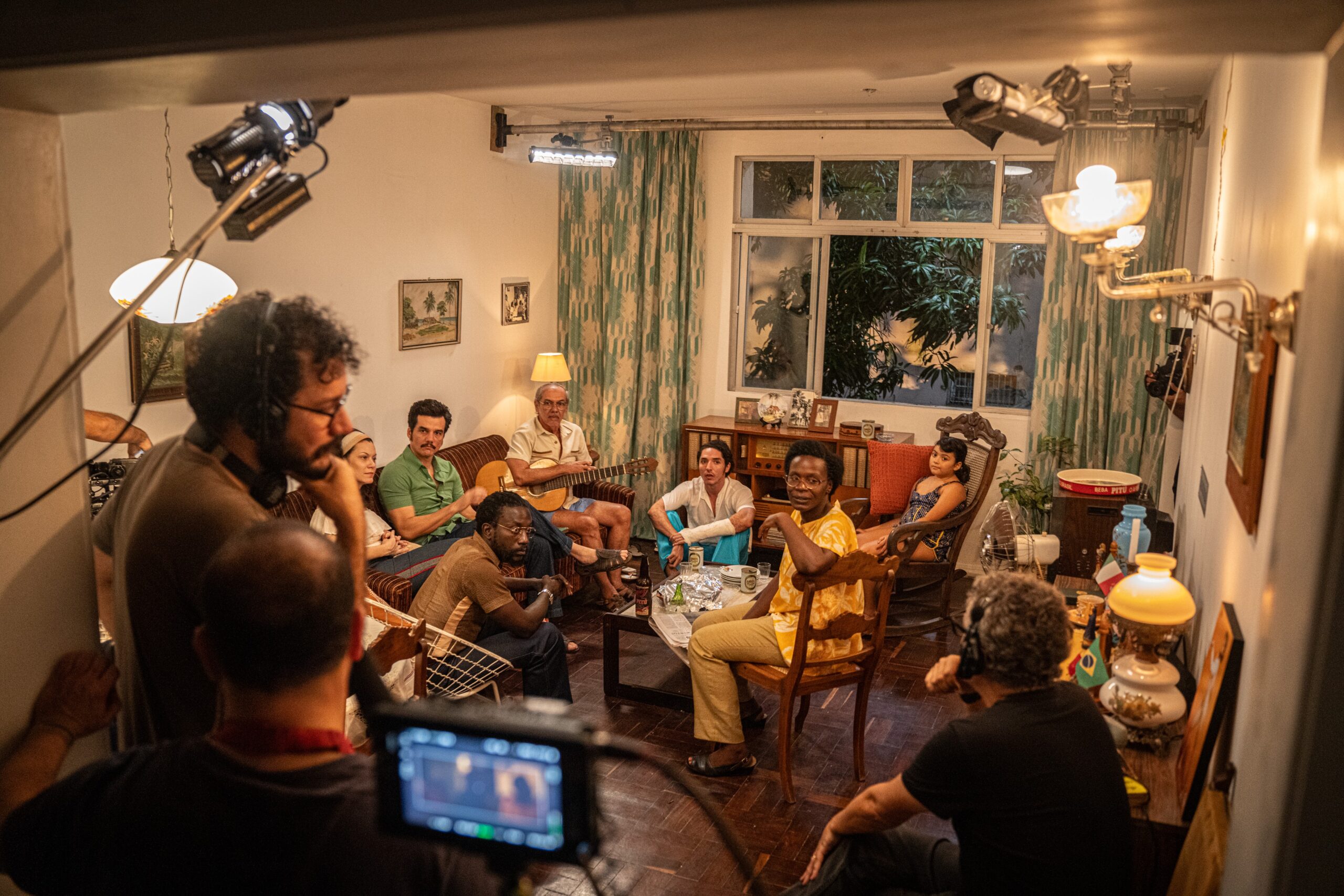 'Preciso ser invisível e onipresente no set': conheça Victor Jucá, fotógrafo de 'O Agente Secreto'