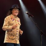 Alceu Valença desafia a embolada do tempo no desabrochar elétrico do show '80 girassóis' na estreia de turnê no Rio