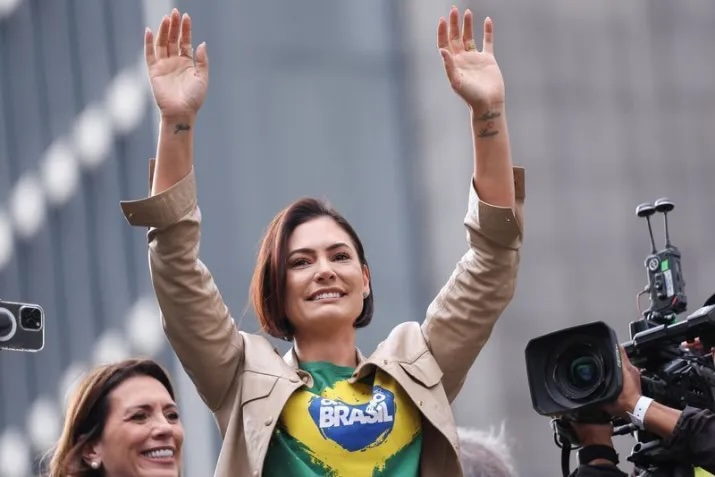 Após ausência em ato bolsonarista, Michelle diz que passou por uma ‘pequena cirurgia’