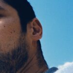 Ator Gabriel Leone entra em cena como cantor com grande álbum valorizado pela produção musical e pela alma do artista