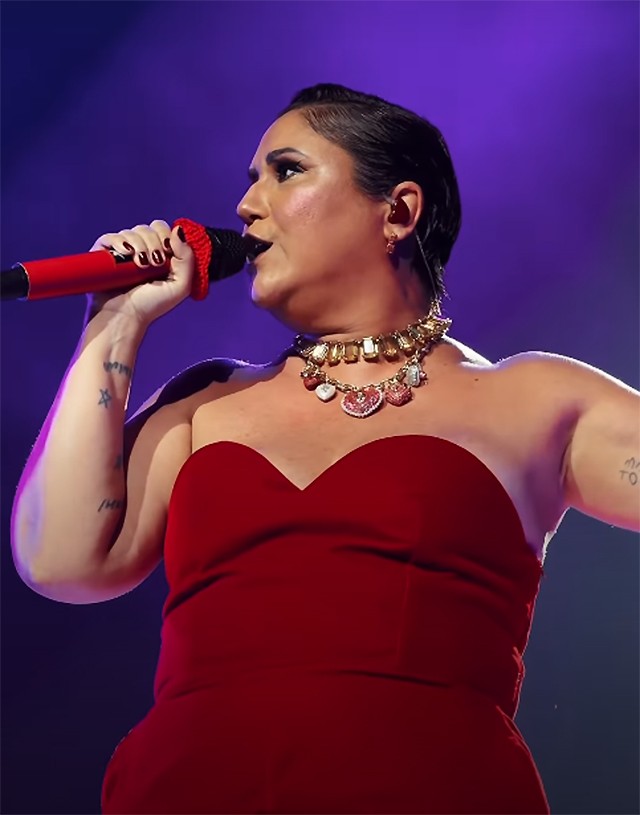 Com o filho Antonio na banda, Maria Rita estreia o segundo show em que canta o repertório da mãe Elis Regina