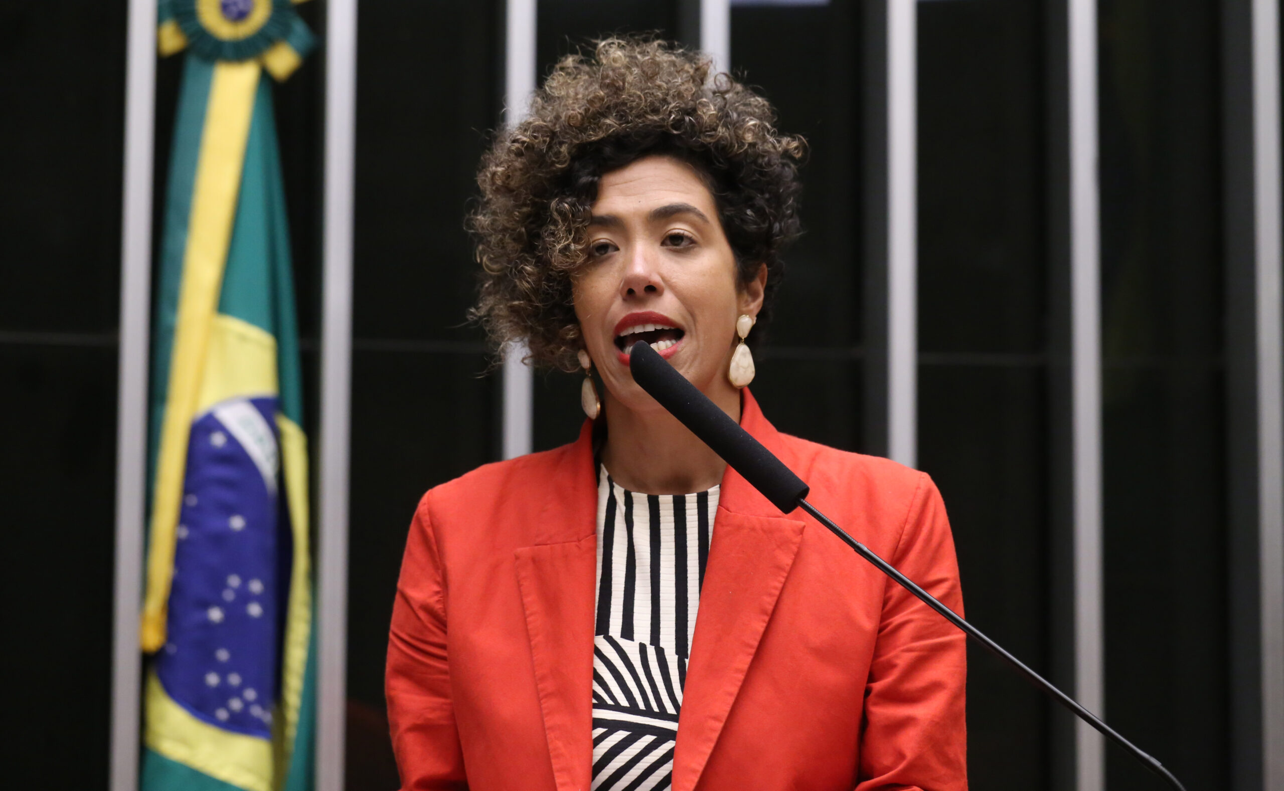 Deputada do PSOL denuncia à PF ameaças de morte e ofensas misóginas e racistas