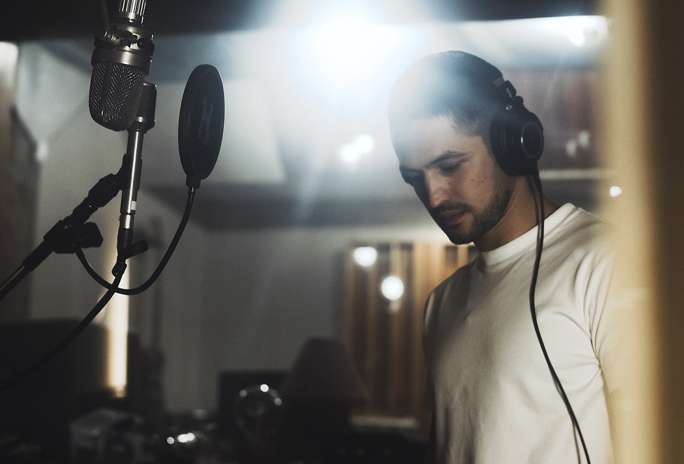 Enfim cantor, Gabriel Leone estreia no Rio de Janeiro, em Enfim cantor, Gabriel Leone estreia no Rio de Janeiro, em abril, o show de lançamento do álbum 'Minhas lágrimas'