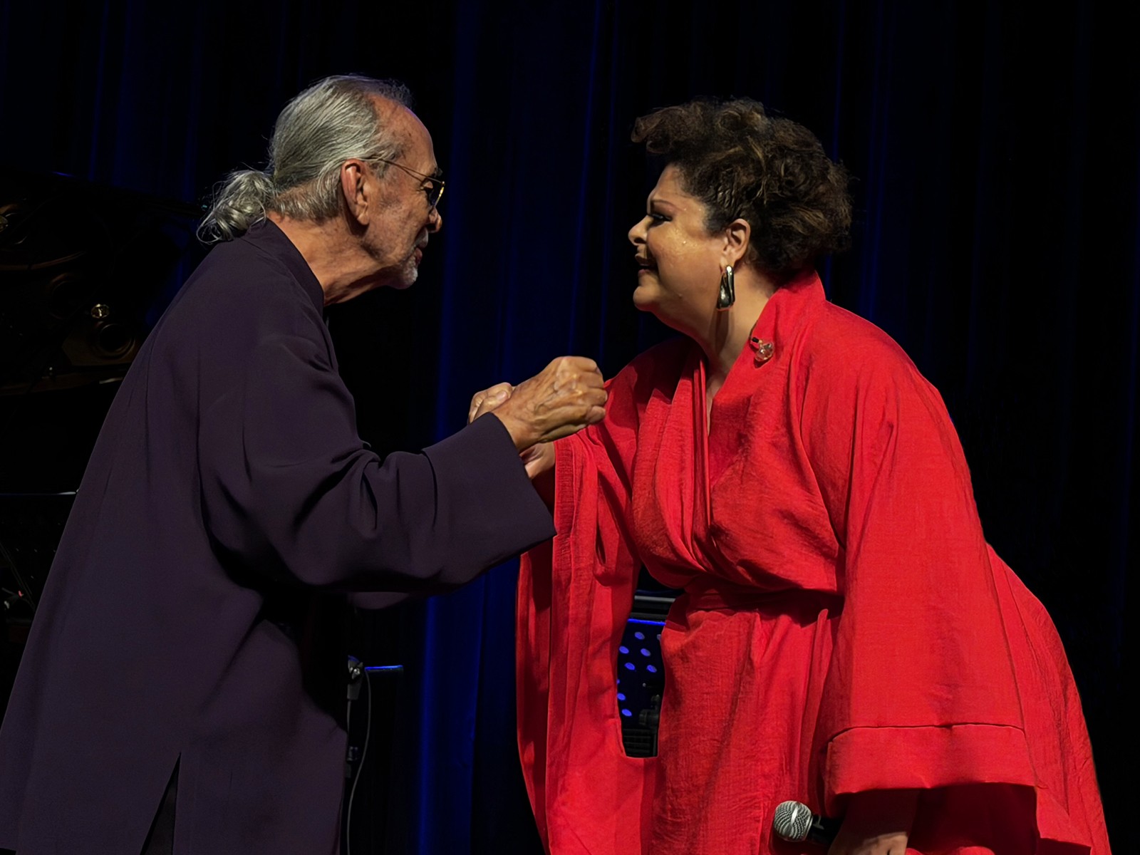 Fabiana Cozza e Gilson Peranzzetta dão outras cores e tons ao cancioneiro de Dorival Caymmi em show requintado