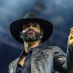 Gusttavo Lima vai de sofrência a Sweet Child O' Mine em show com direito a momento rave em rodeio no interior de SP