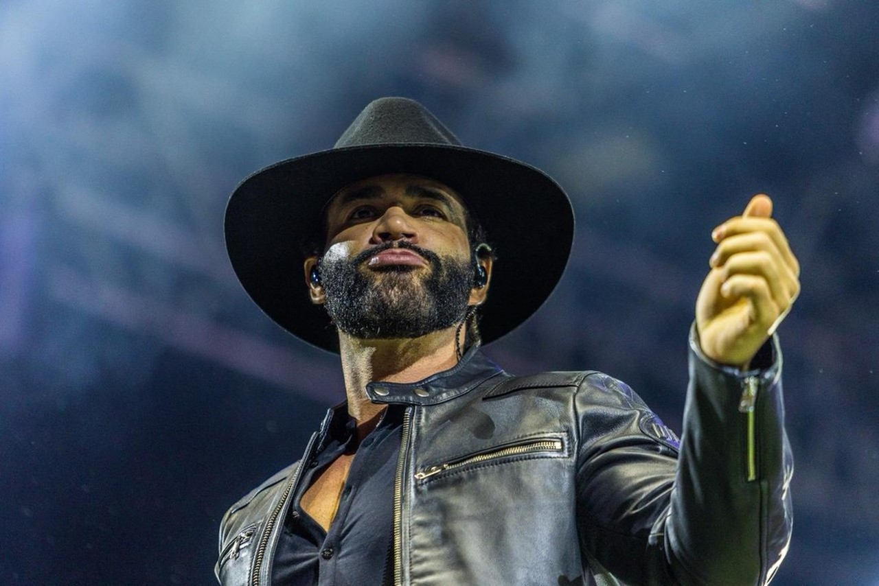 Gusttavo Lima vai de sofrência a Sweet Child O’ Mine Gusttavo Lima vai de sofrência a Sweet Child O' Mine em show com direito a momento rave em rodeio no interior de SP