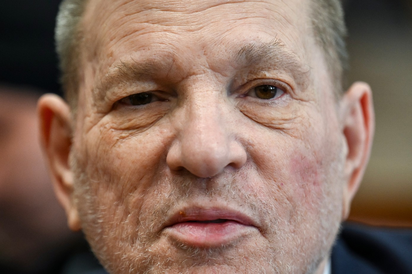 Harvey Weinstein, produtor preso por agressões sexuais, diz que prisão é um 'inferno'