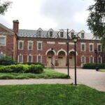 Homem armado é morto a tiros após ferir duas pessoas na Universidade da Virgínia