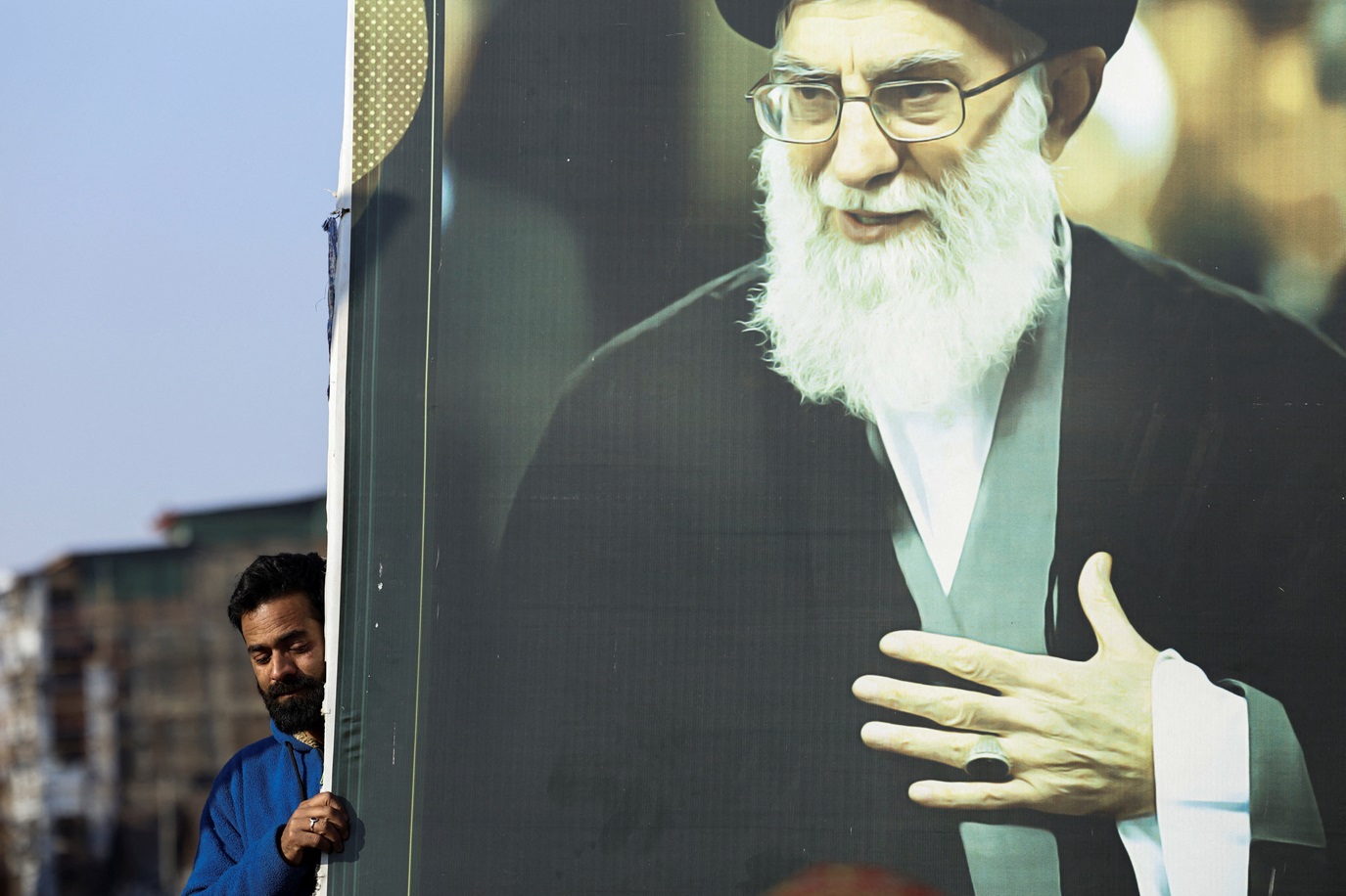 Israel planejava matar Khamenei desde novembro, diz ministro da Defesa