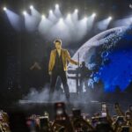 Luan 'aterrissa' no palco em show no interior de SP e faz fãs viajarem no tempo com hits de 18 anos