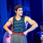 Musical sobre Trapalhão atiça memória afetiva com circo, humor e canções de Chico Buarque e Caetano Veloso