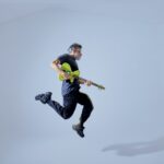 Personificado pelo guitarrista Fernando Catatau, o grupo Cidadão Instigado lança o primeiro álbum em onze anos