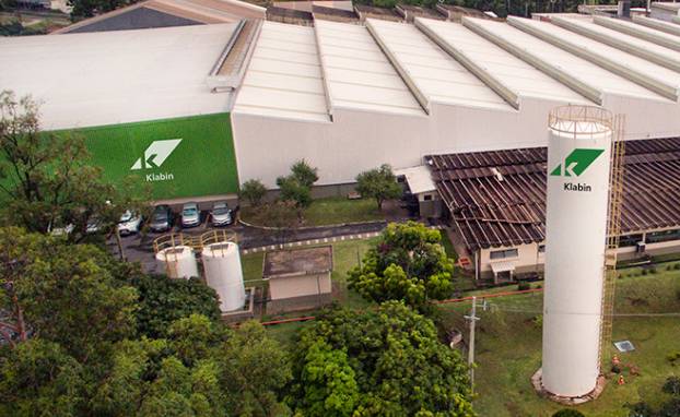 Redução da alavancagem segue como tema central na Klabin, afirma nova CFO