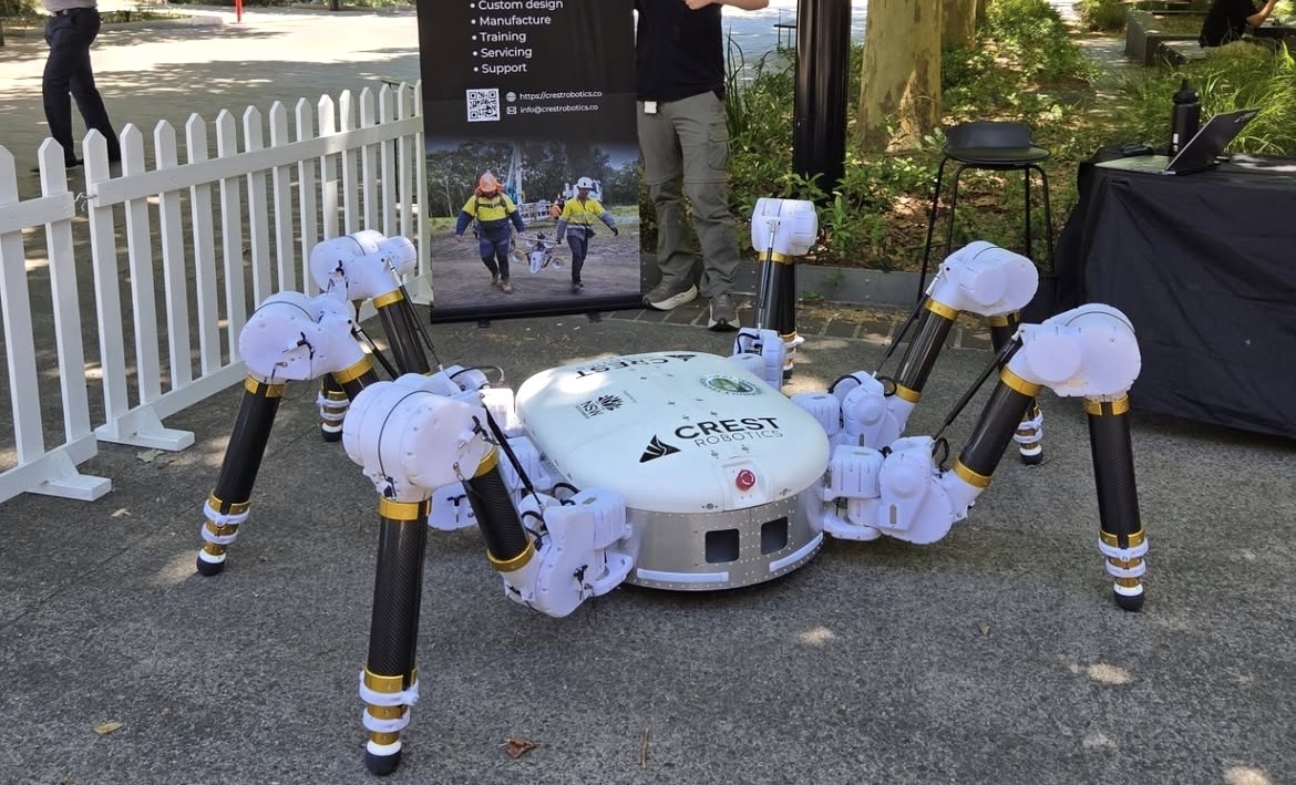 Robô que trabalha como “100 pedreiros” constrói casas mesmo? Veja o que ele faz