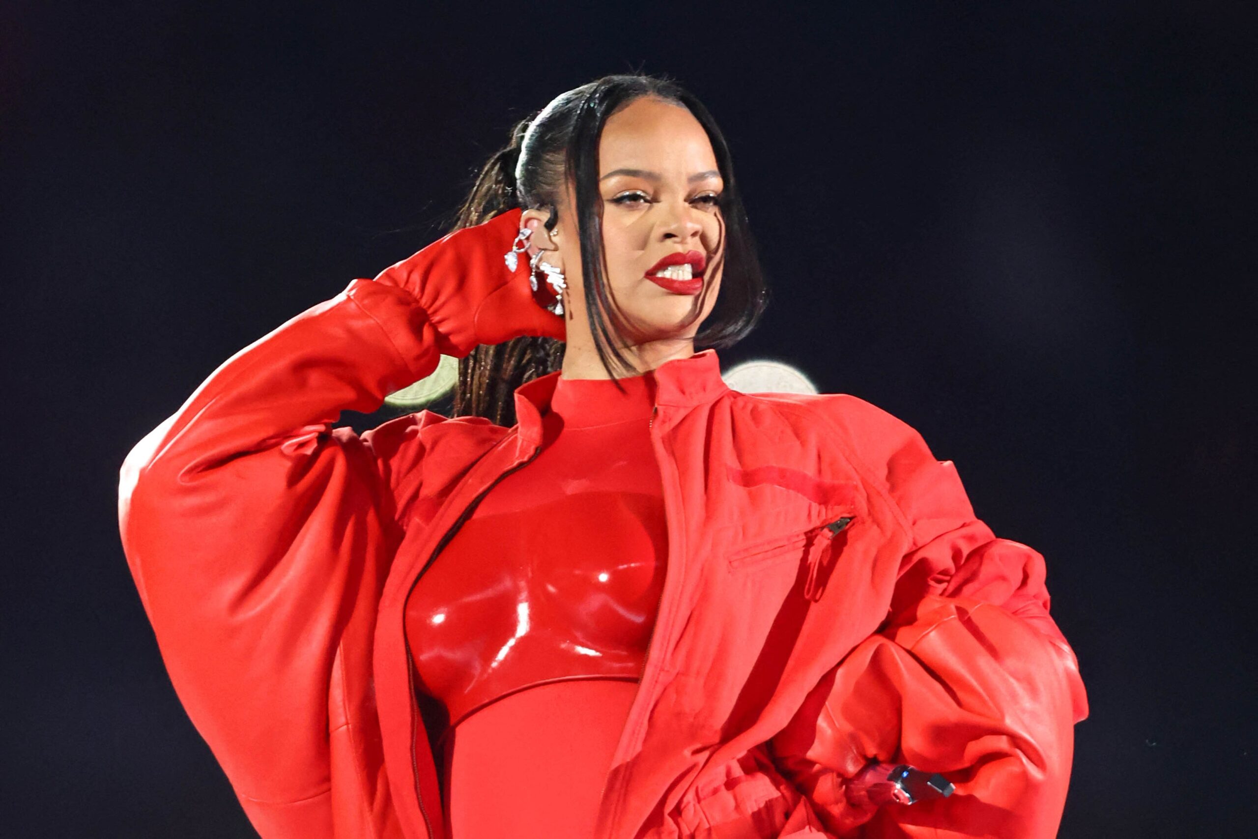 Suspeita de atirar na casa de Rihanna vai responder a acusação de tentativa de homicídio
