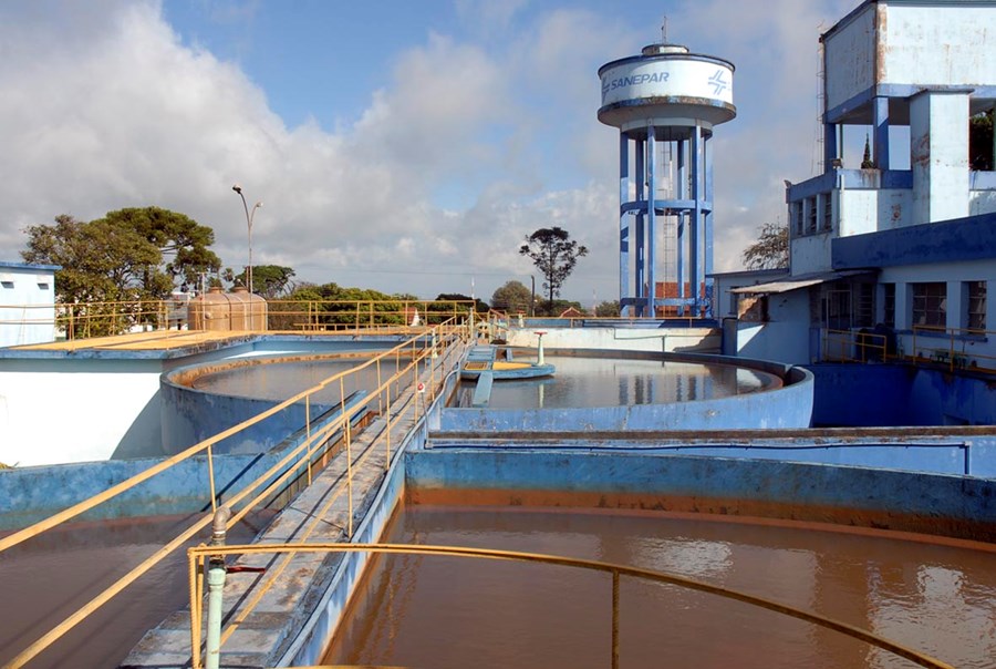 ação cai 6% após proposta de agência reguladora sobre destino de R$ 3,94 bi