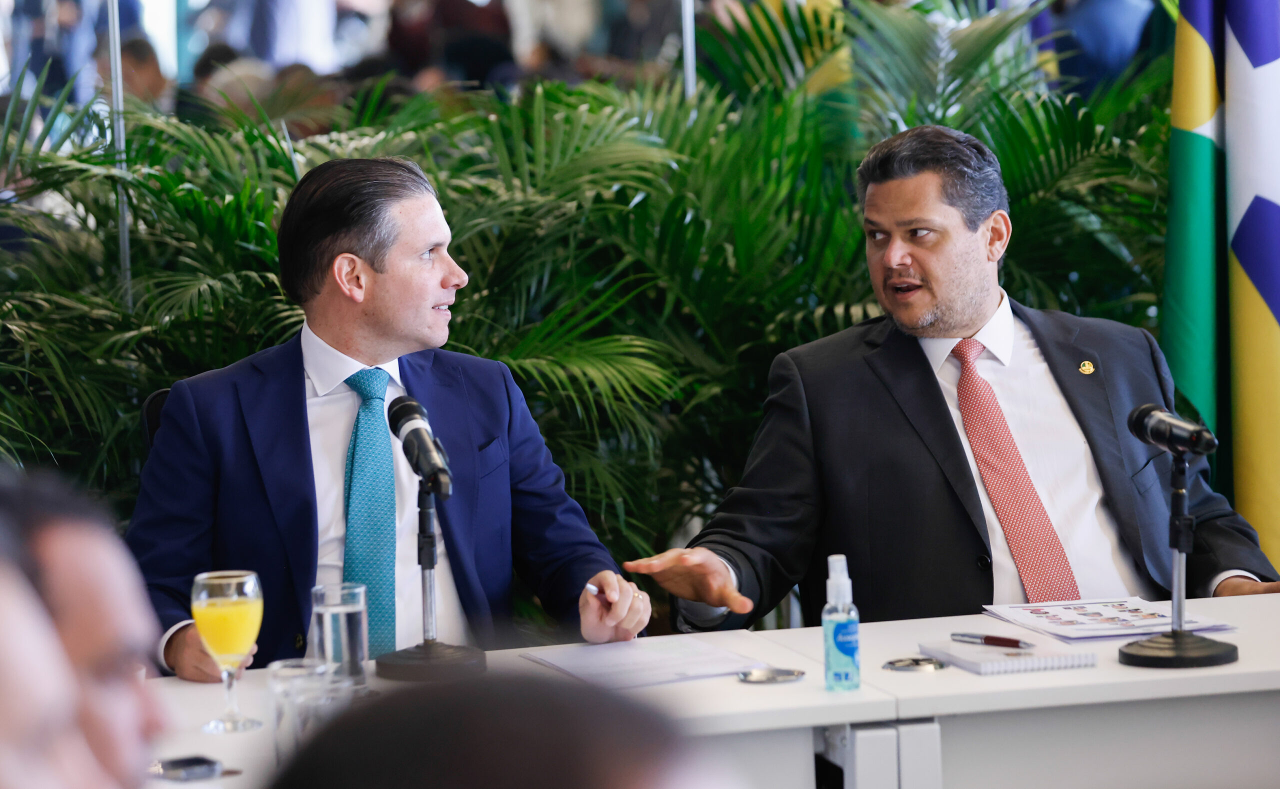 Alcolumbre convoca sessão para votar veto de Lula a projeto que beneficia Bolsonaro