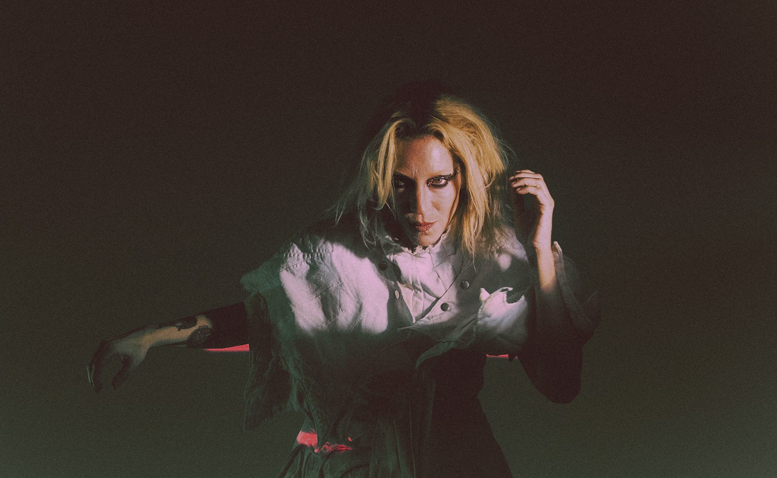 Buhr mantém acesa a brasa criativa no fluxo urbano do Buhr mantém acesa a brasa criativa no fluxo urbano do álbum 'Feixe de fogo'