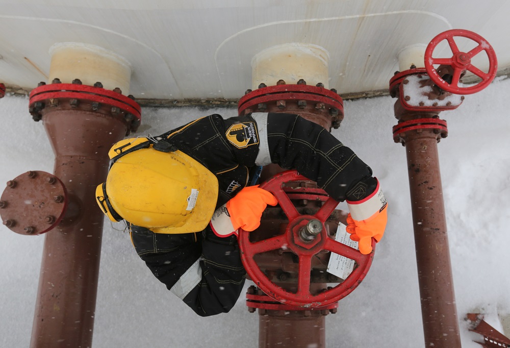 Com Ormuz quase fechado, Opep+ só consegue aumento “no papel” de produção