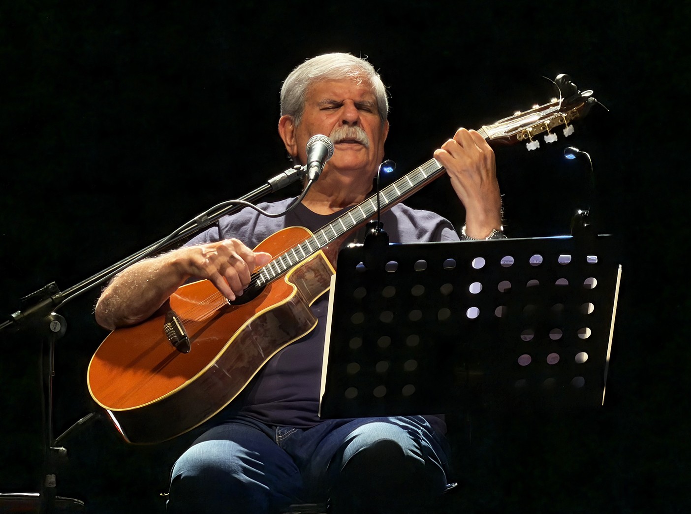 Dori Caymmi descortina um mundo de belezas em show no Dori Caymmi descortina um mundo de belezas em show no Rio com a 'voz de mágoa' amaciada pelo humor corrosivo