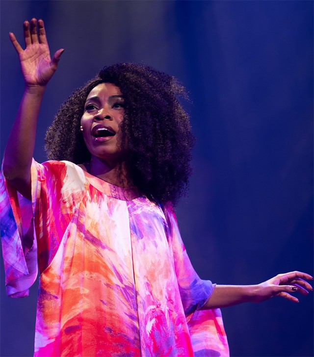 Musical retrata Zezé Motta com toda a plenitude da atriz e cantora que driblou o racismo com talento e a força da arte