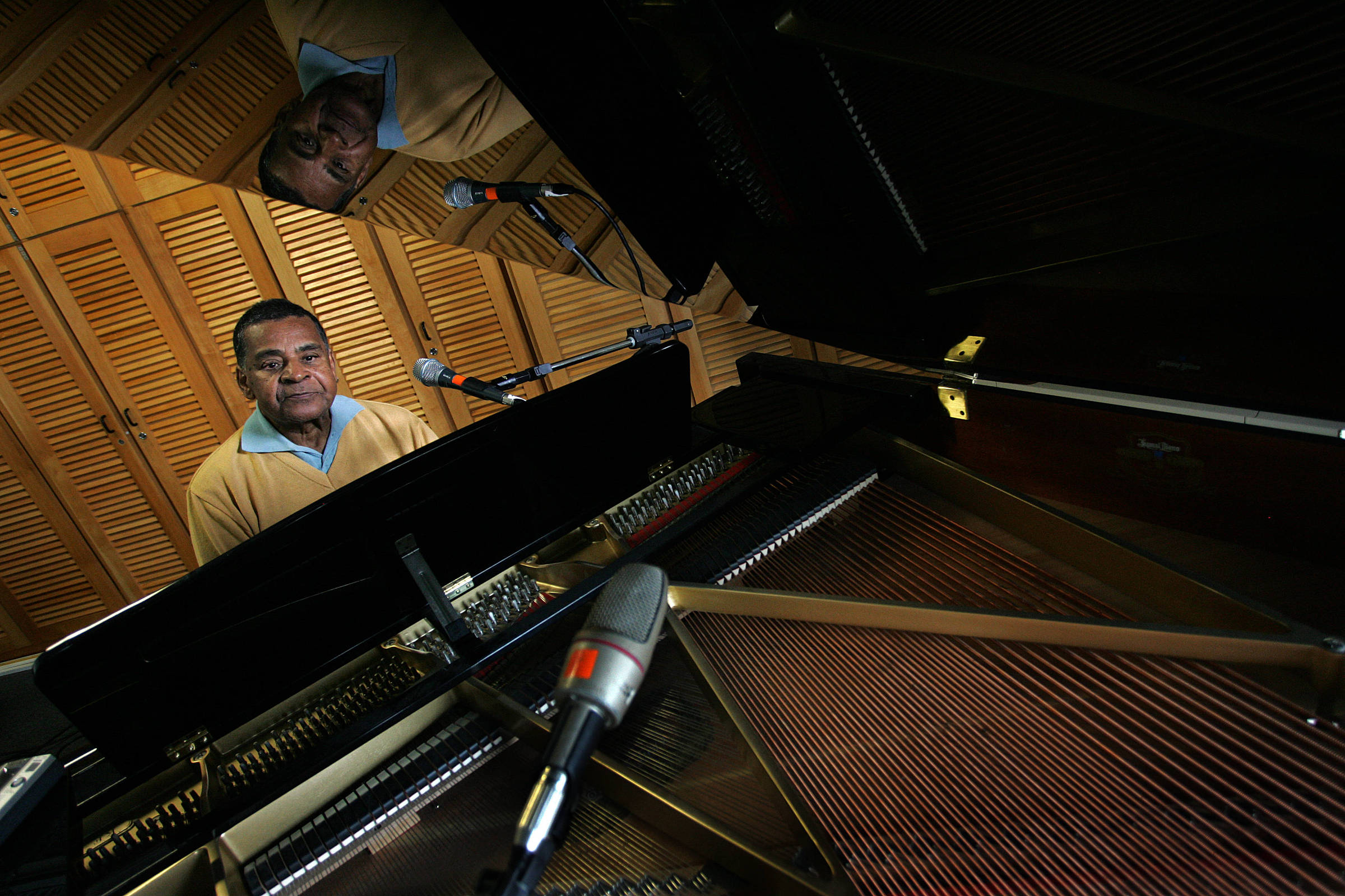 Ouça trechos de algumas músicas do disco inédito de Johnny Alf