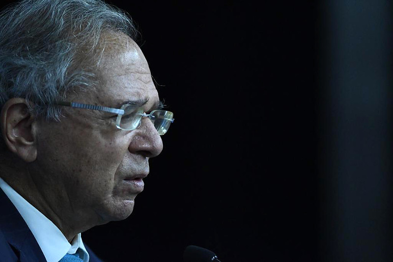Paulo Guedes critica ‘afrouxamento’ fiscal do governo Lula e nega entrar na política