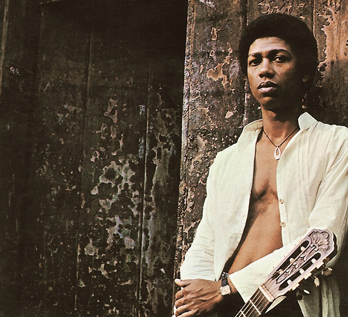 Primeiro álbum de Djavan faz 50 anos como retrato perene, Primeiro álbum de Djavan faz 50 anos como retrato perene, mas incompleto, do cancioneiro singular do compositor