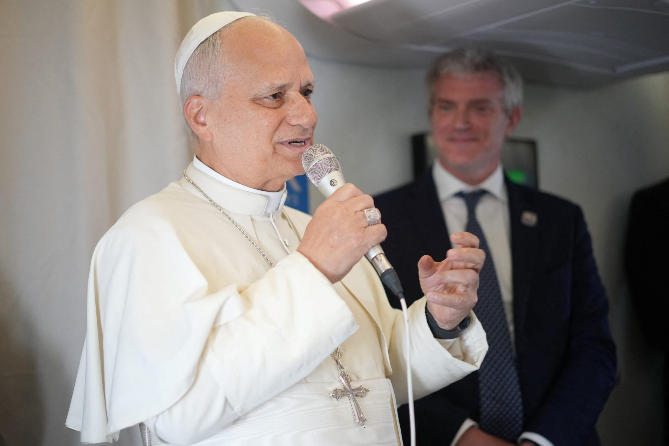‘Six seven’: Padre viraliza com vídeo do Papa Leão XIV 'Six seven': Padre viraliza com vídeo do Papa Leão XIV fazendo a trend; veja