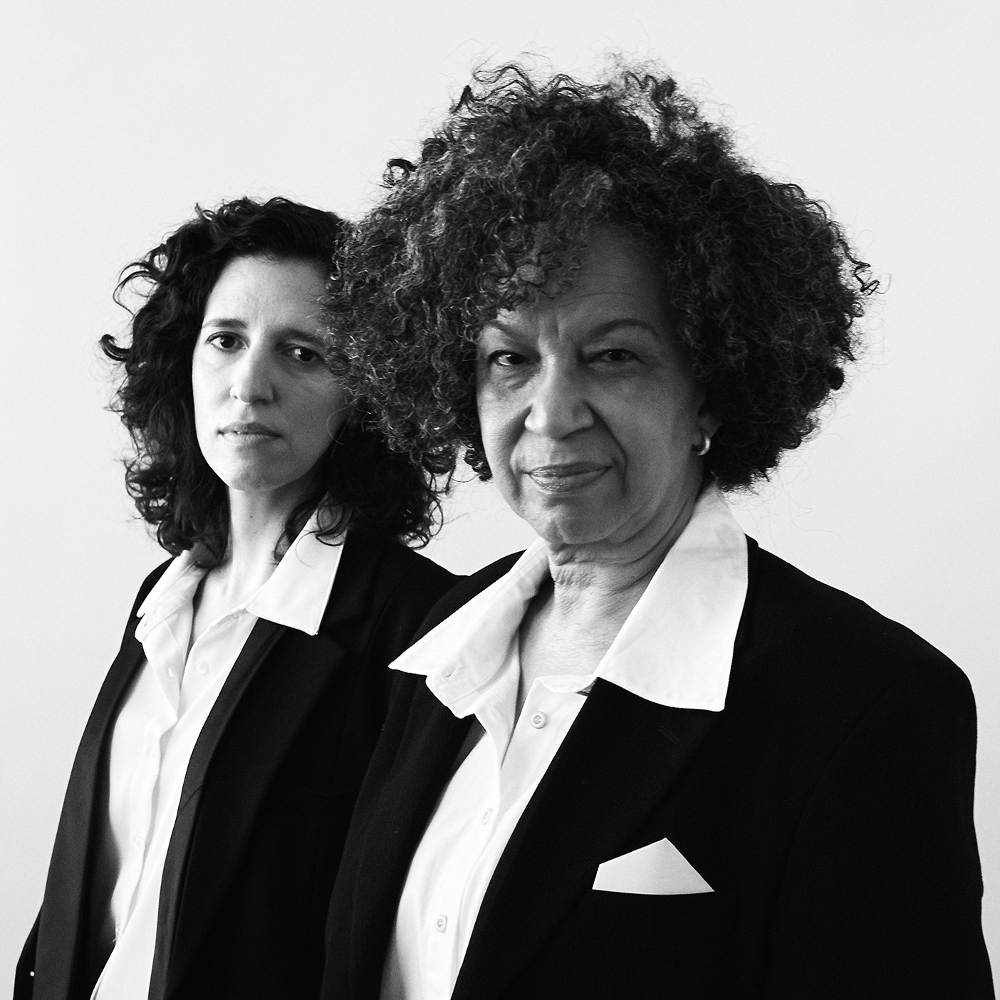 Cantora Juçara Marçal e pianista Thais Nicodemo se afinam nos ruídos que (des)norteiam o álbum 'Dessemelhantes'
