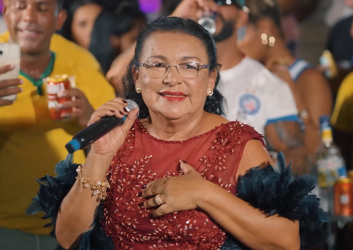 Conheça Mainha do Brega, a costureira que virou cantora aos Conheça Mainha do Brega, a costureira que virou cantora aos 63 anos: 'Ainda sou uma menina'