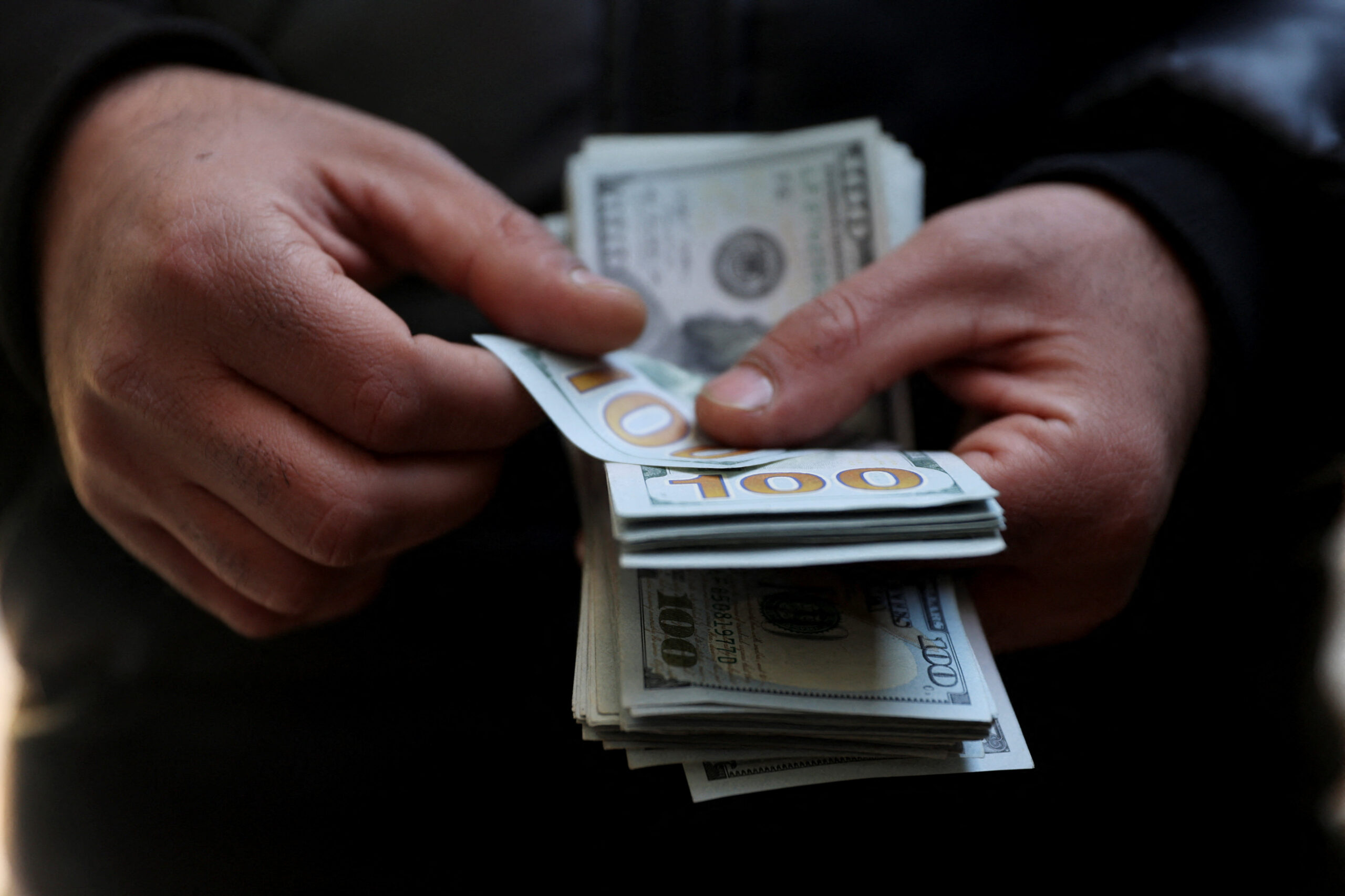 Dólar hoje ronda estabilidade após ataques dos EUA ao Irã