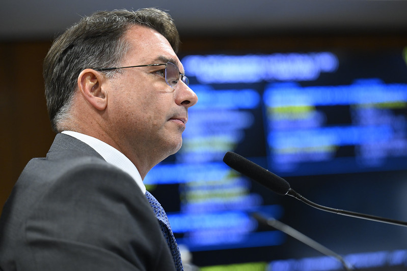 Flávio confirma que pediu dinheiro a Vorcaro, mas nega ter Flávio confirma que pediu dinheiro a Vorcaro, mas nega ter oferecido vantagens