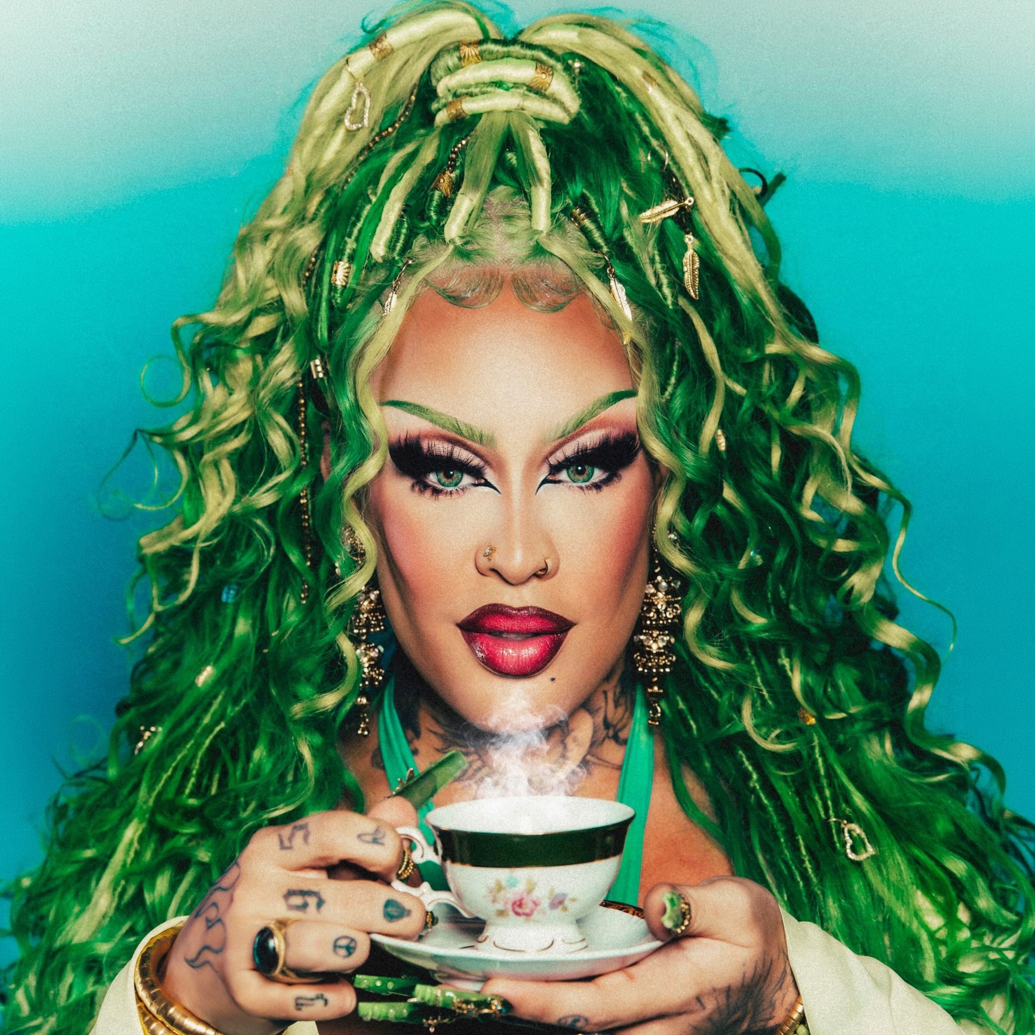 Gloria Groove serve ‘O chá’ com sabor pop, levada de Gloria Groove serve 'O chá' com sabor pop, levada de reggae e o gosto amargo deixado por single sem real impacto