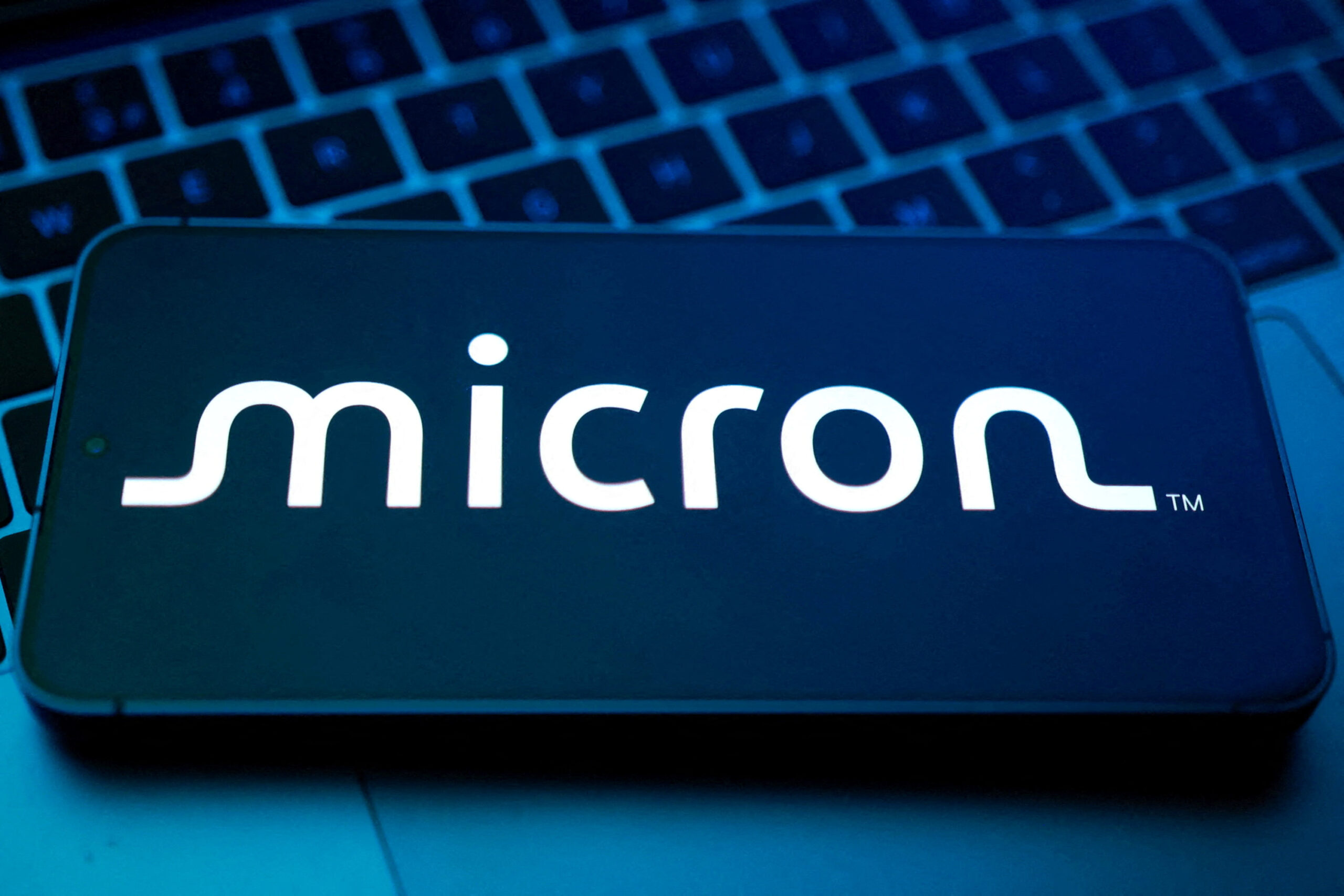Micron entra para o clube do US$1 trilhão, em dia de recorde do S&P 500