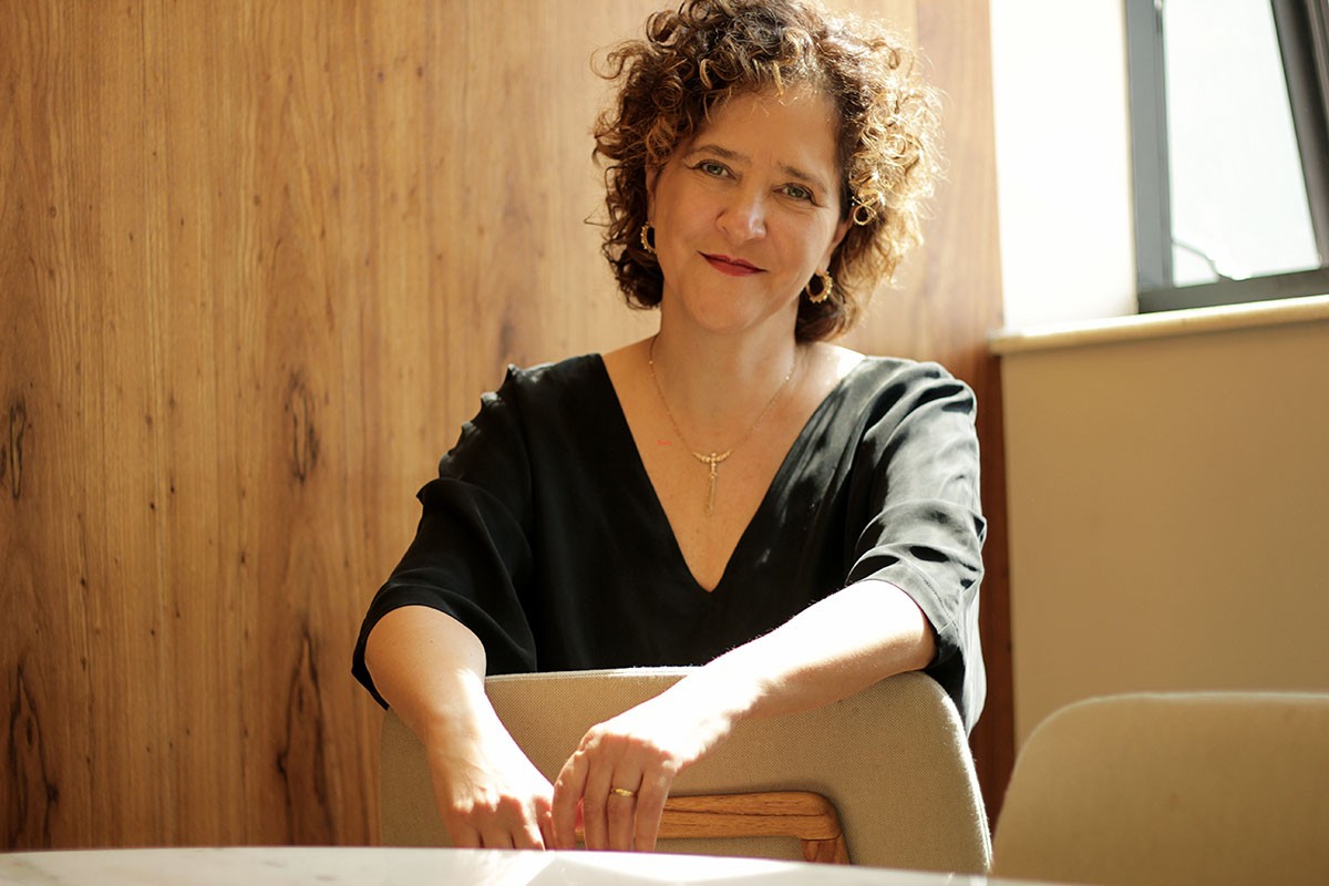 O fenômeno Carla Madeira, que domina as redes e divide O fenômeno Carla Madeira, que domina as redes e divide leitores com seus livros: 'Literatura não é manual'